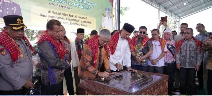 Bupati Karo Resmikan Masjid Jabal Tsur Al Musannif dan Sarana Air Bersih di Desa Penampen