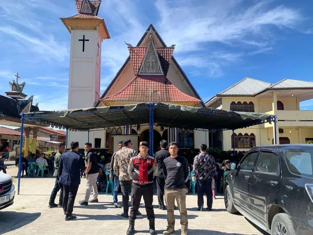 Polres Tanah Karo Melaksanakan Pengamanan Ibadah Jumat Agung di Gereja Kabanjahe