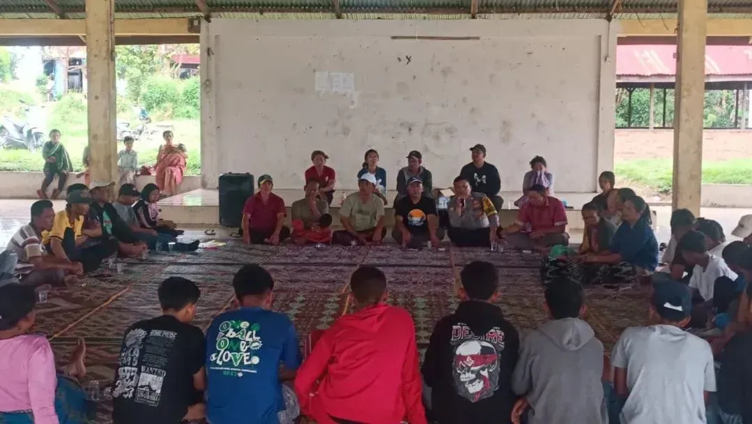 Petugas Satkamling Desa Lausimomo Mediasi Remaja Terlibat Tawuran