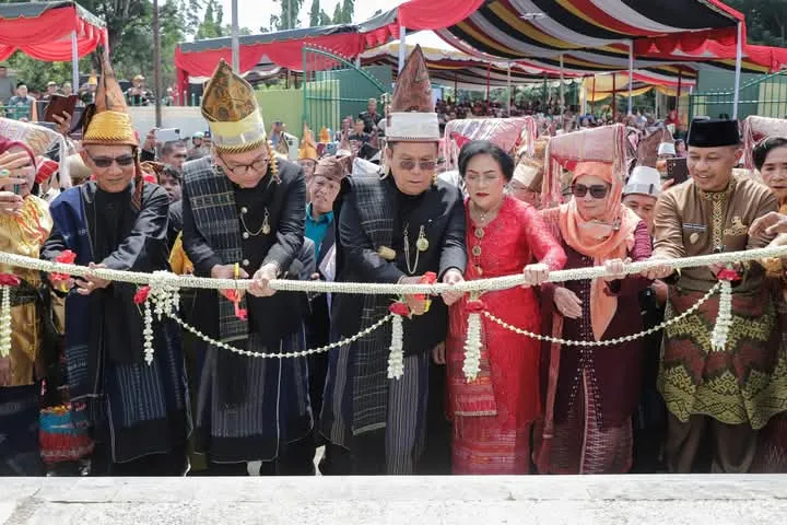Wali Kota Pematangsiantar Resmikan Monumen Raja Sang Naualuh Damanik