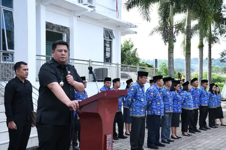 Pimpin Upacara Hari Kesadaran Nasional, Bupati Samosir Ingatkan Disiplin Pegawai