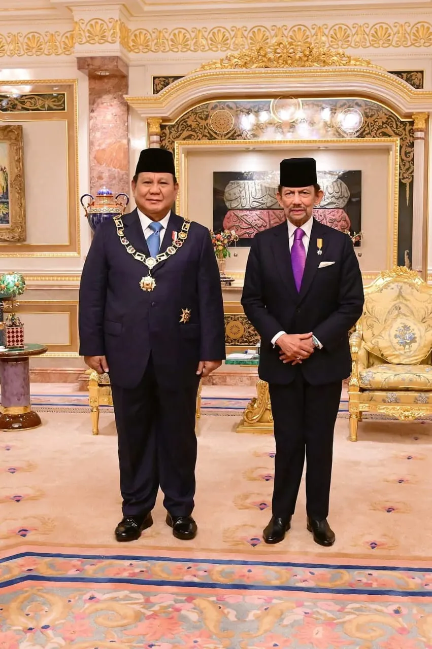 Presiden Prabowo Terima Penganugerahaan Bintang Kebesaran Negara Brunei Darussalam