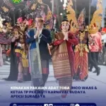 Wali Kota dan Ketua PKK Kota Medan Kompak Kenakan Pakaian Adat Suku Toba