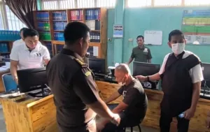 Tim Tabur Kejaksaan Dibantu TNI Tangkap Buronan Kasus Kepemilikan Senjata Api Ilegal dan Dugaan Pembacokan Jaksa