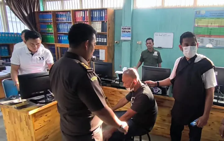 Tim Tabur Kejaksaan Dibantu TNI Tangkap Buronan Kasus Kepemilikan Senjata Api Ilegal dan Dugaan Pembacokan Jaksa