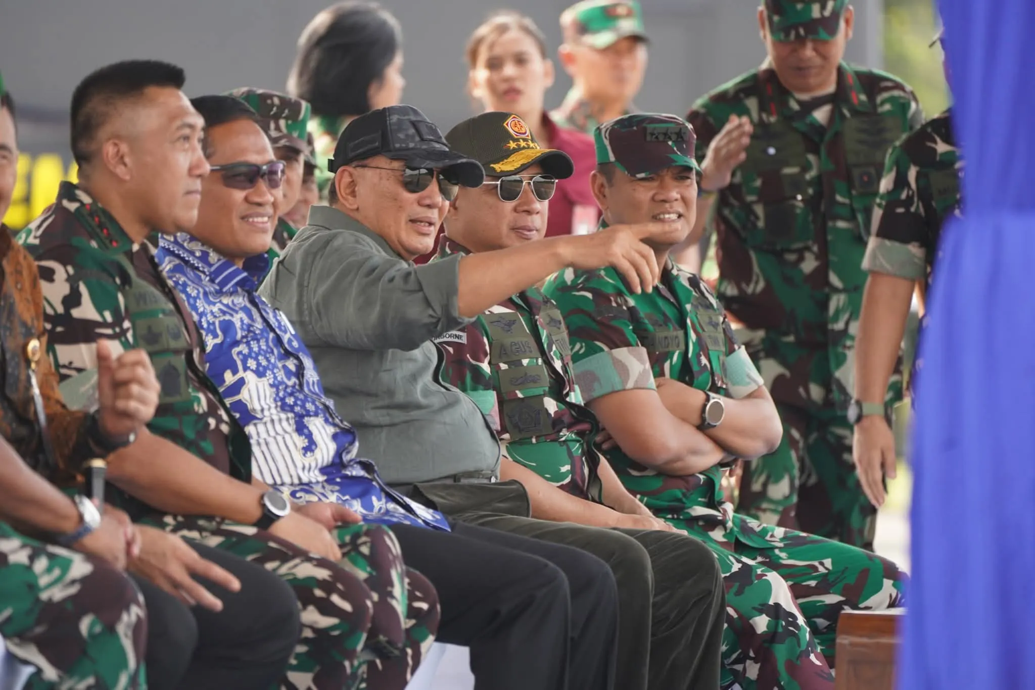 Panglima TNI Bersama Menhan RI Tinjau Pasukan Defile Untuk Hari Nasional Prancis