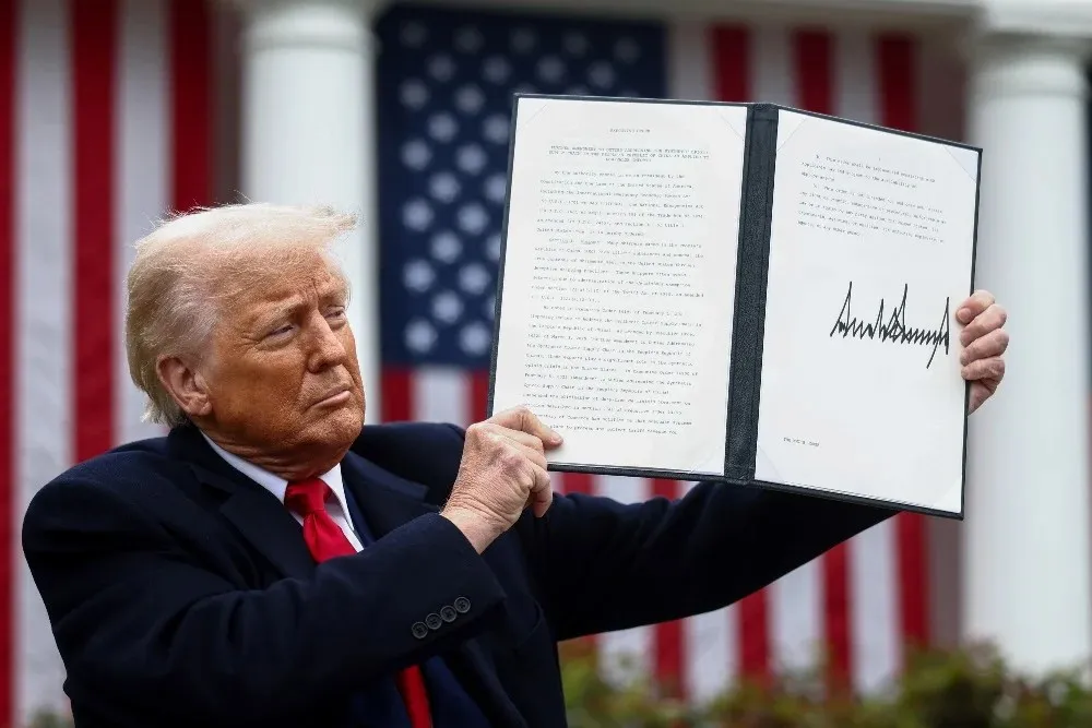 Iran Serang Pangkalan AS di Qatar, Trump Tekankan Tidak Ada Warga AS Terluka