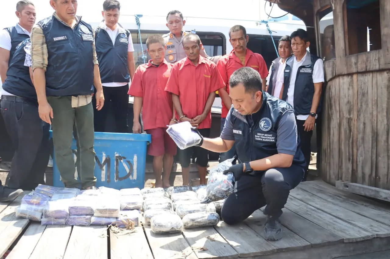 Polda Sumut Bongkar Penyelundupan 30 Kg Sabu dan 2.000 Liquid Vape dari Malaysia