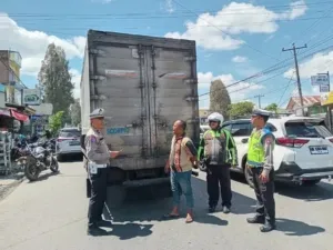 Satlantas Polres Tanah Karo Gencarkan Sosialisasi Bahaya Kendaraan ODOL di Desa Katepul