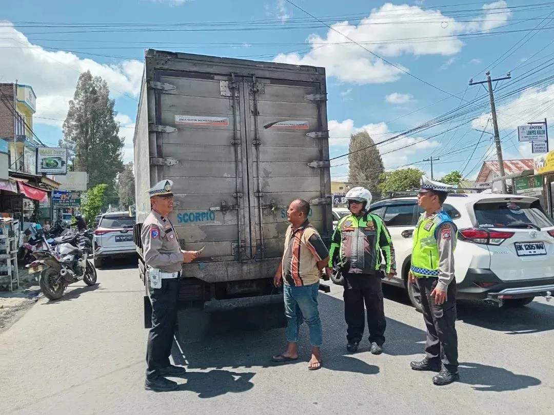Satlantas Polres Tanah Karo Gencarkan Sosialisasi Bahaya Kendaraan ODOL di Desa Katepul