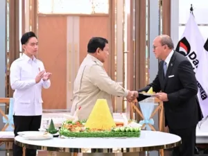 Presiden Prabowo Potong Tumpeng, Babak Baru Kiprah Danantara Indonesia