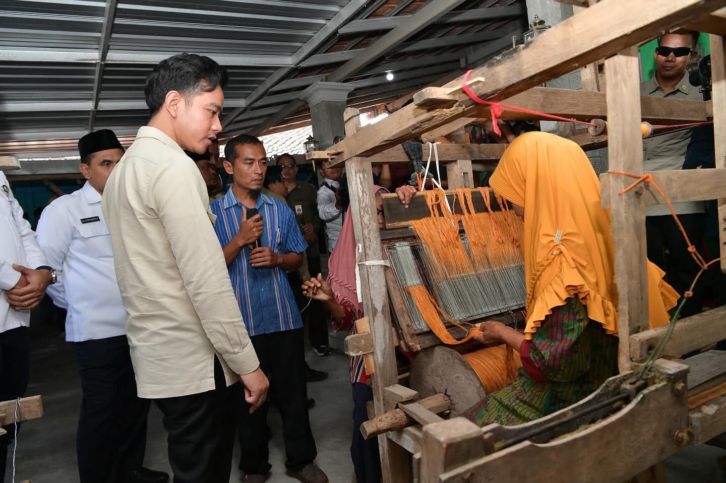 Wapres Gibran Dorong Inovasi Lurik Klaten, Desain Kekinian dan Digitalisasi