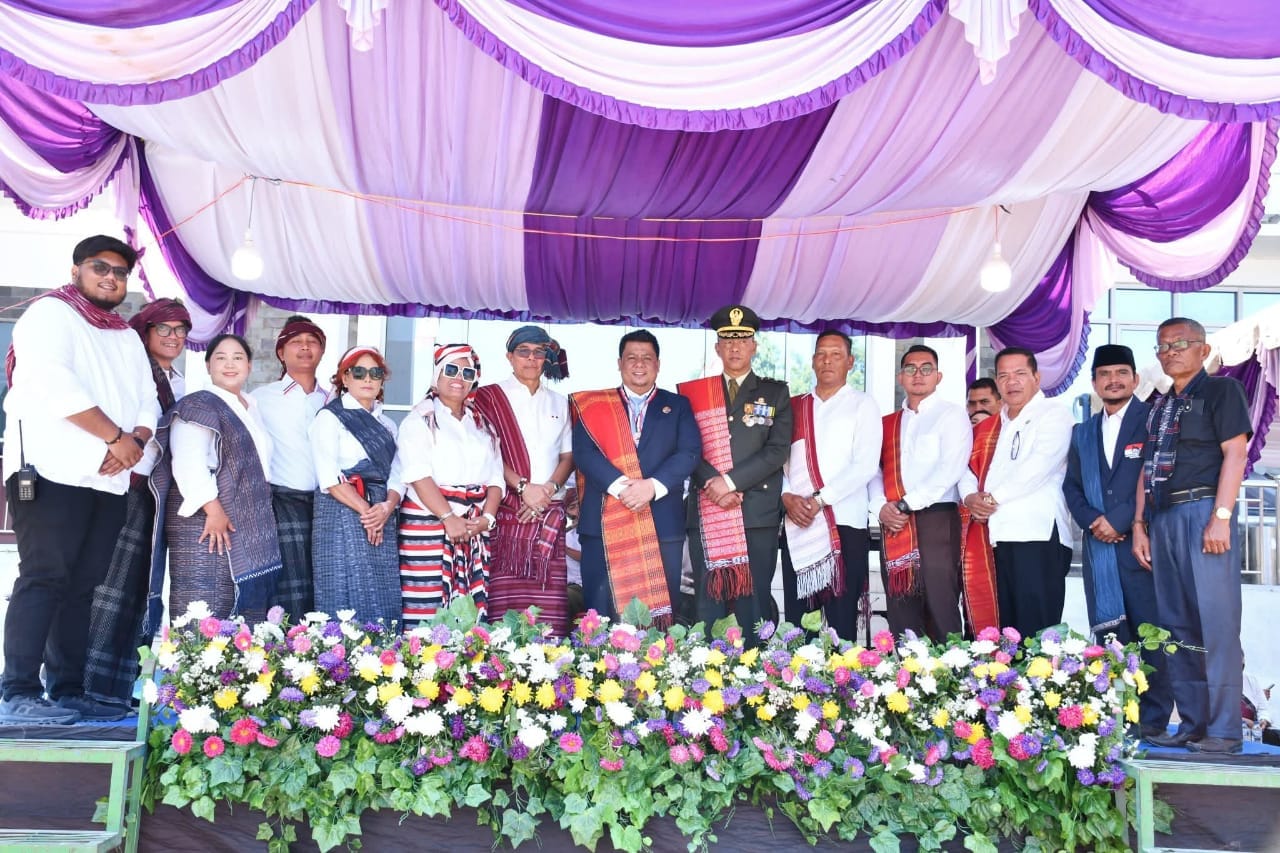 Bupati Samosir Buka Festival Wisata Edukasi Leluhur Batak Rumahela 2025
