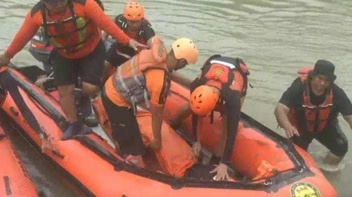 Calon Jaksa Bersama Seorang Warga Hanyut di Sungai Silau Saat Mengejar Tersangka