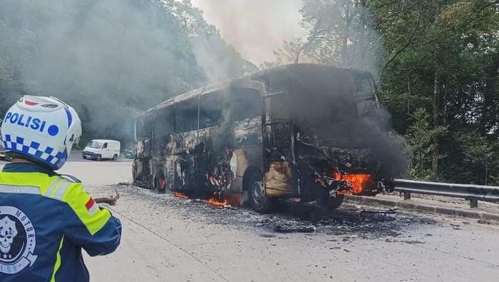 Bus Bawa 40 Penumpang Terbakar di Jalur Medan-Berastagi
