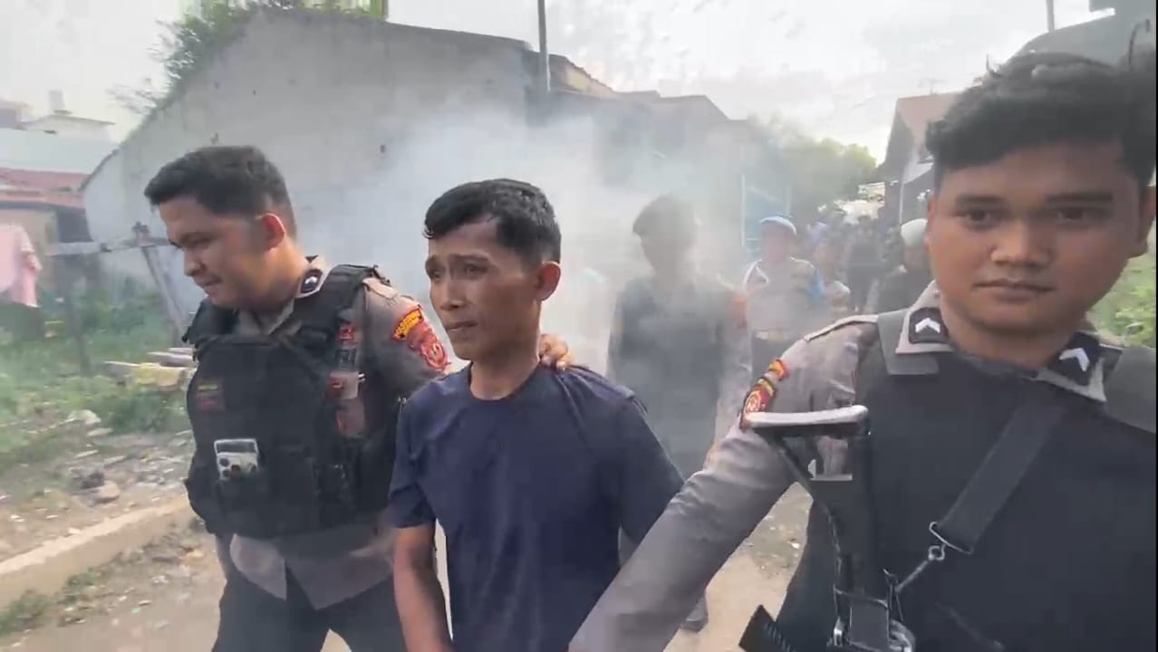 Polrestabes Medan Grebek Sarang Narkoba, Bandar Sabu Diringkus dan Barak Dibakar