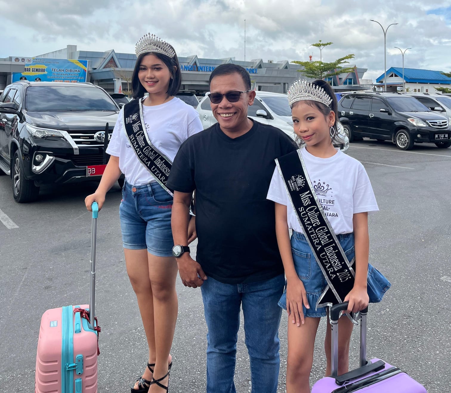 Bupati Tapteng Berangkatkan Miss Culture Global Sumut dari Bandara Silangit