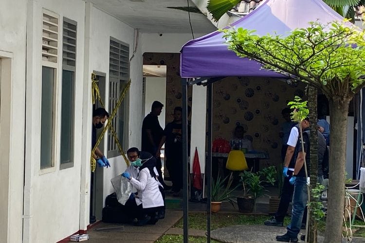 Diplomat Muda Kemlu Tewas di Kost, Ditemukan Lakban Hingga Sidik