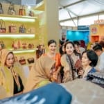 HUT ke-45 Dekranas di Balikpapan, Sumut Pamerkan Songket, Baju Motif Khas Daerah