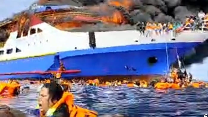 KM Barcelona Terbakar di Perairan Talise, Satu Penumpang Ibu Hamil Meninggal