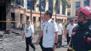 Walikota Medan Tinjau Gedung Asrama Haji yang Terbakar, Imbau Berhati-hati  Cuaca Ekstrim