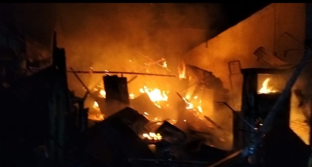 Rumah Penjual Sembako dan Pom Mini Pertalite Terbakar di Lau Baleng