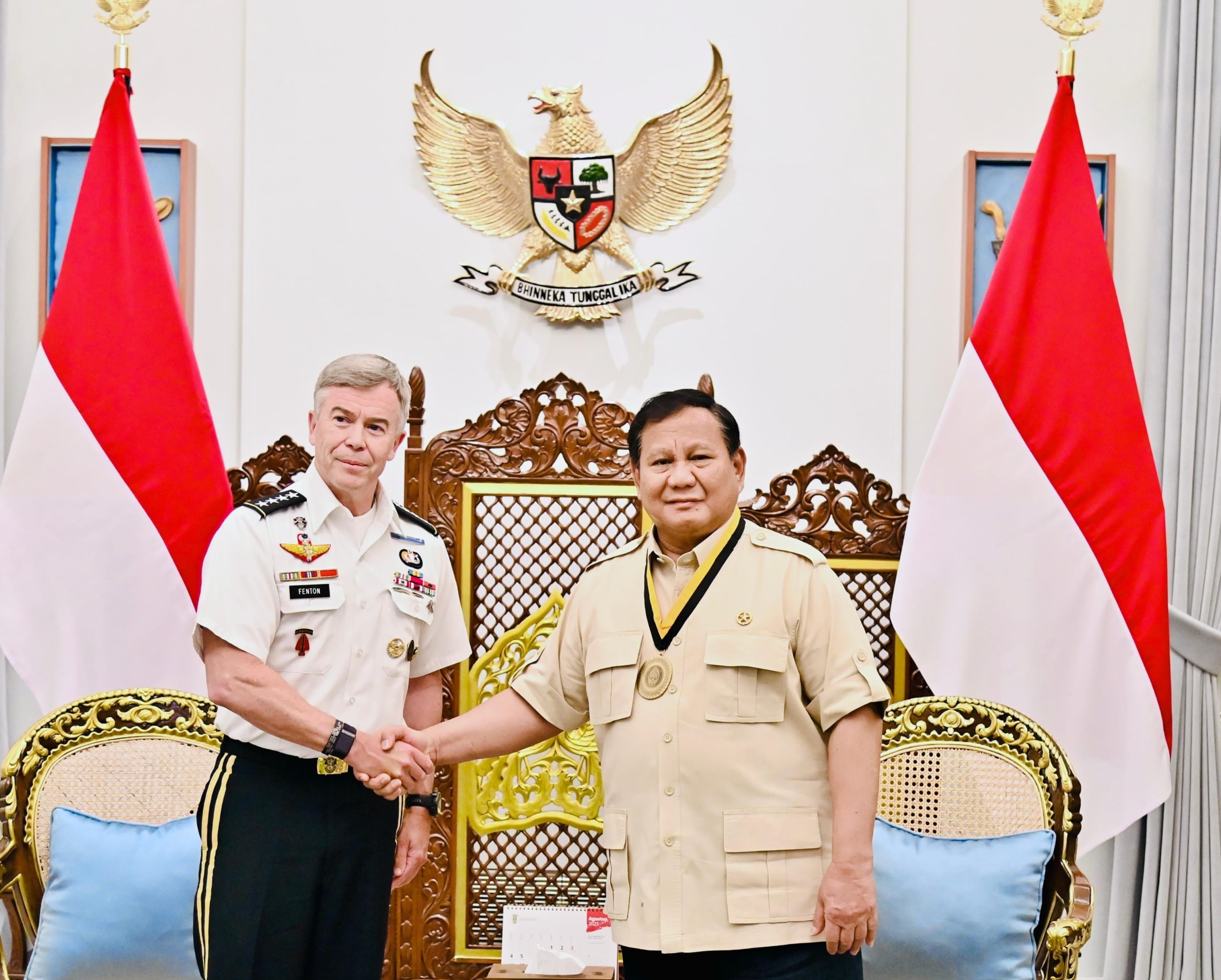 Presiden Prabowo Terima Medali Kehormatan dari Komando Operasi Khusus AS di Istana Merdeka