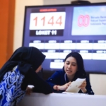 Antusias Warga Antri Mendapatkan Undangan Upacara Kemerdekaan di Istana