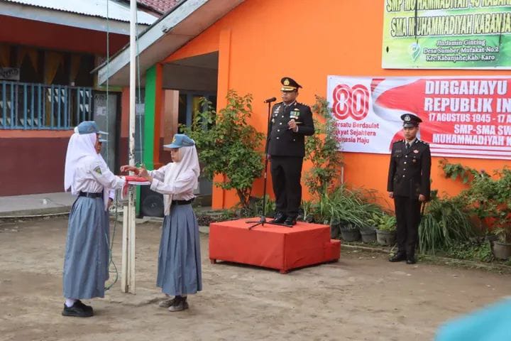 Kapolres Tanah Karo Jadi Irup Upacara HUT ke-80 RI di Yayasan Pendidikan Muhammadiyah Kabanjahe