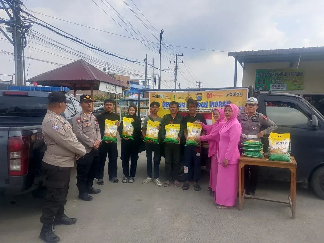Polsek Berastagi Gelar Gerakan Pangan Murah, 2 Ton Beras Bulog Terjual
