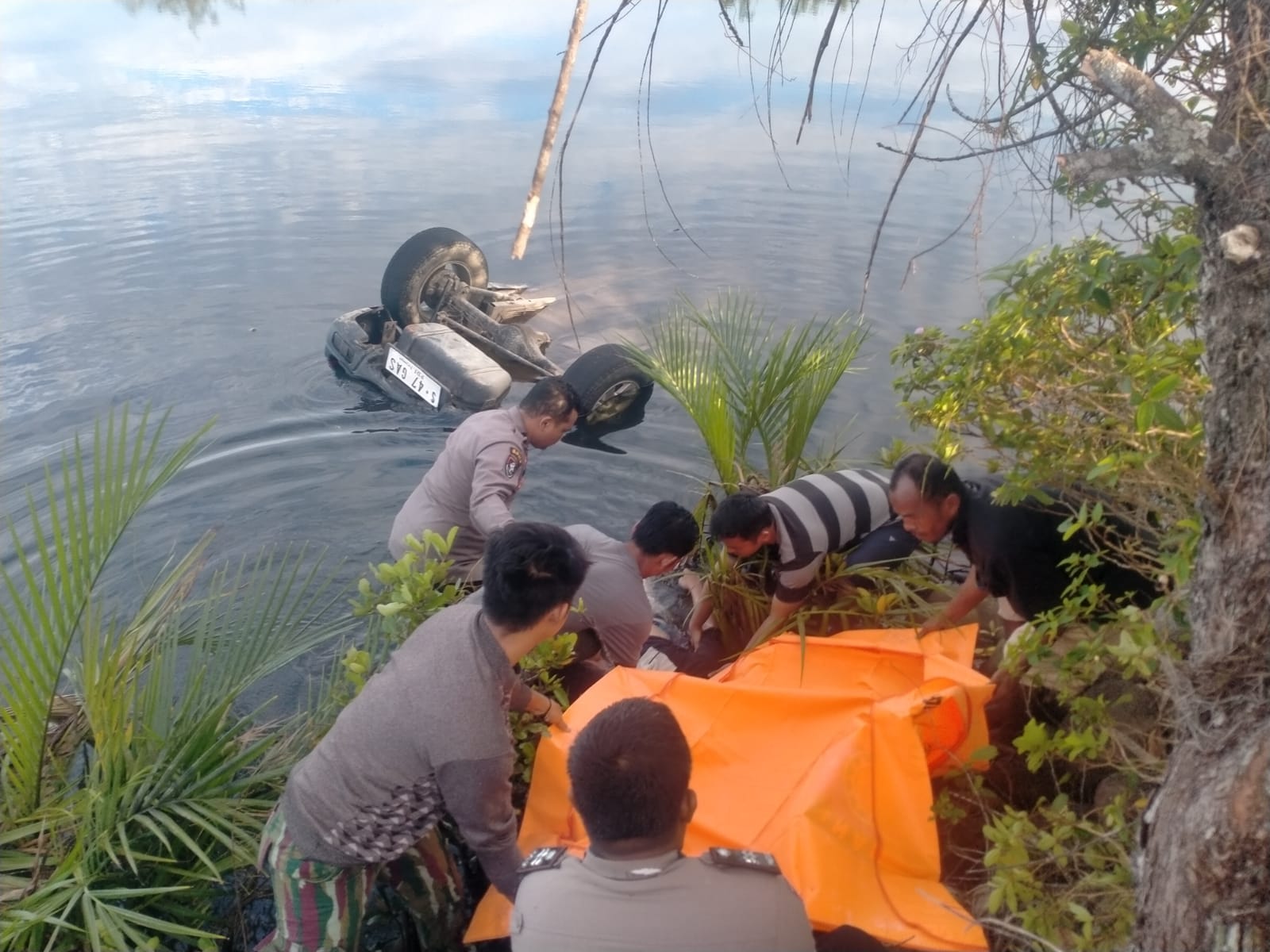 Mobil Escudo Terjun ke Sungai di Tapteng, Tiga Tewas