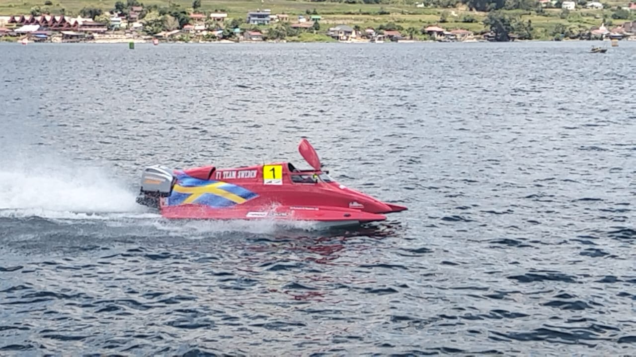 Jonas Andersson dan Shaun Torrente Juarai Sprint Race di F1H2O Grand Prix of Indonesia 2025