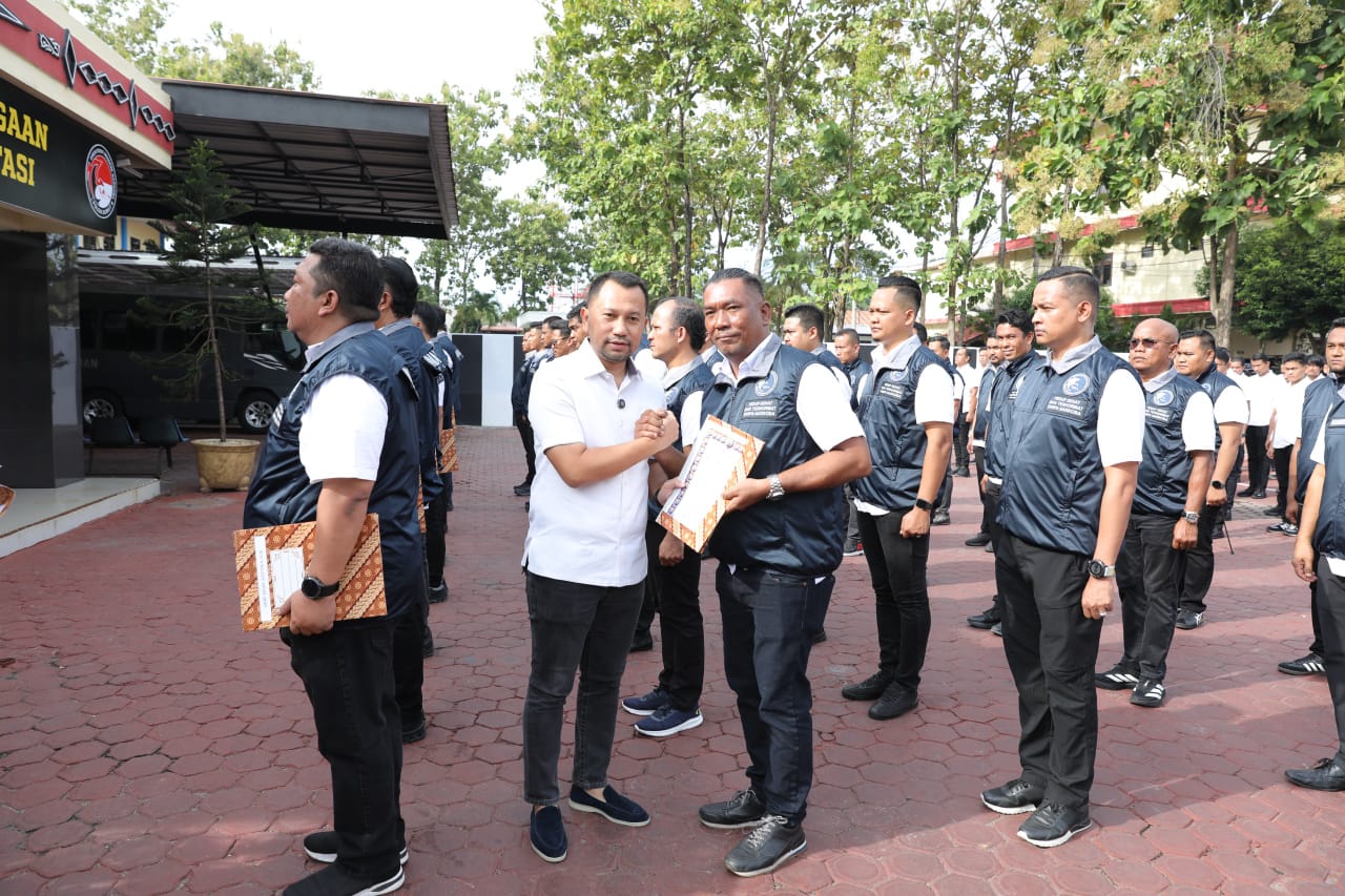 Kapolda Sumut Beri Penghargaan kepada 36 Personil Ditresnarkoba Atas Prestasi Ungkap Narkoba