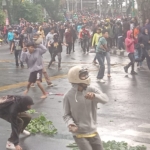 Demo di Depan DPRD Sumut Ricuh Polisi Dilempari Batu, Sejumlah Provokator Diamankan
