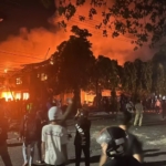 Usai Bakar Kendaraan di Sekitar Mapolres, Massa Bakar Gedung DPRD Kota Kediri