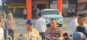 Prabowo Minta Kapolri Naikkan Pangkat Polisi Korban Demo