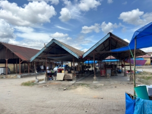 Pasar Lama Tigabinanga Resmi Dibuka Kembali, Warga Keluhkan Sepinya Pembeli