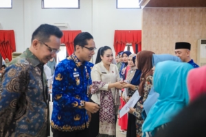 Serahkan 500 Sertifikat Halal Bagi Pelaku UMKM, Rico Waas Berharap Labelisasi Halal jadi Tren