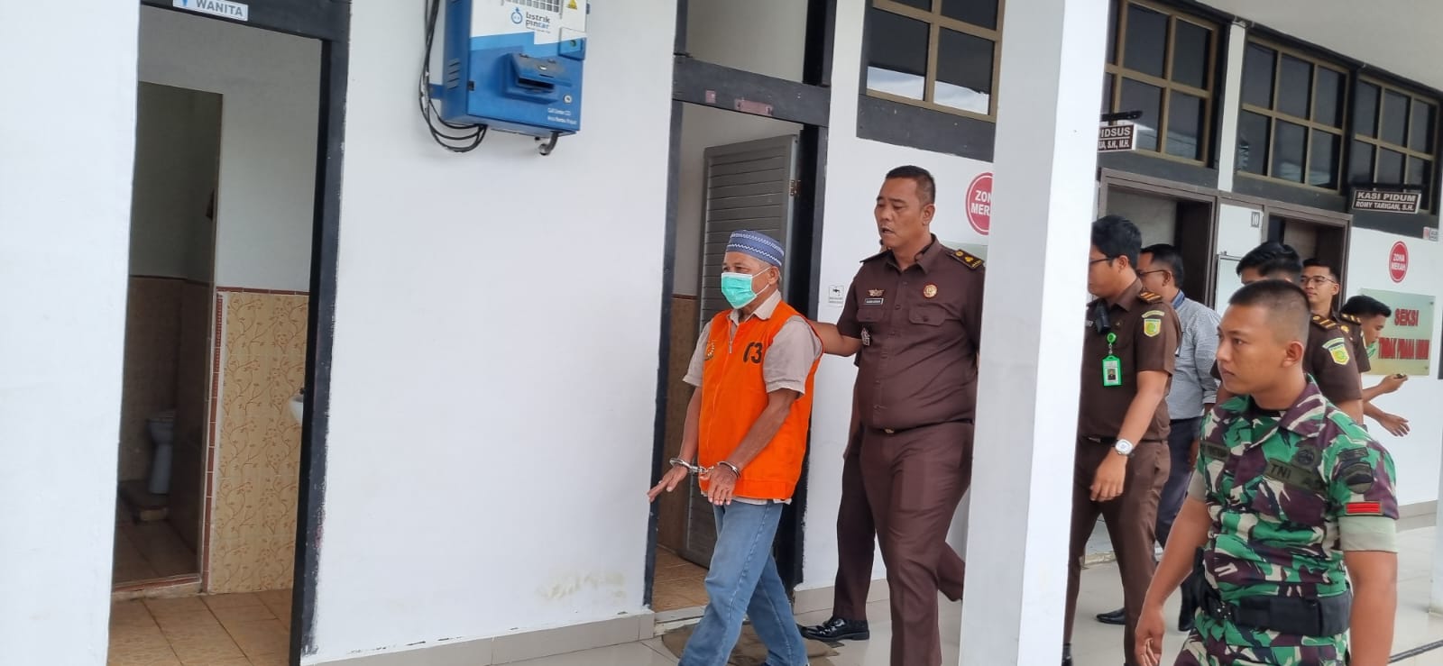 Kejari Labusel Tahan Mantan Pj Kades Bangai