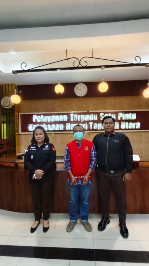 Dugaan Korupsi, Kejari Taput Tahan Kepala Desa Aek Nabara Simangumban