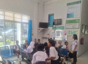 Diduga Keracunan Makanan Program MBG, 12 Siswa SMP Negeri I Laguboti Toba Dibawa ke RSU