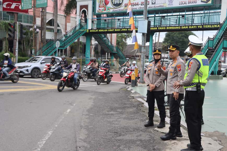 Pastikan Keamanan dan Kelancaran, Kapolrestabes Medan Pantau Arus Lalin di Simpang Masjid Raya
