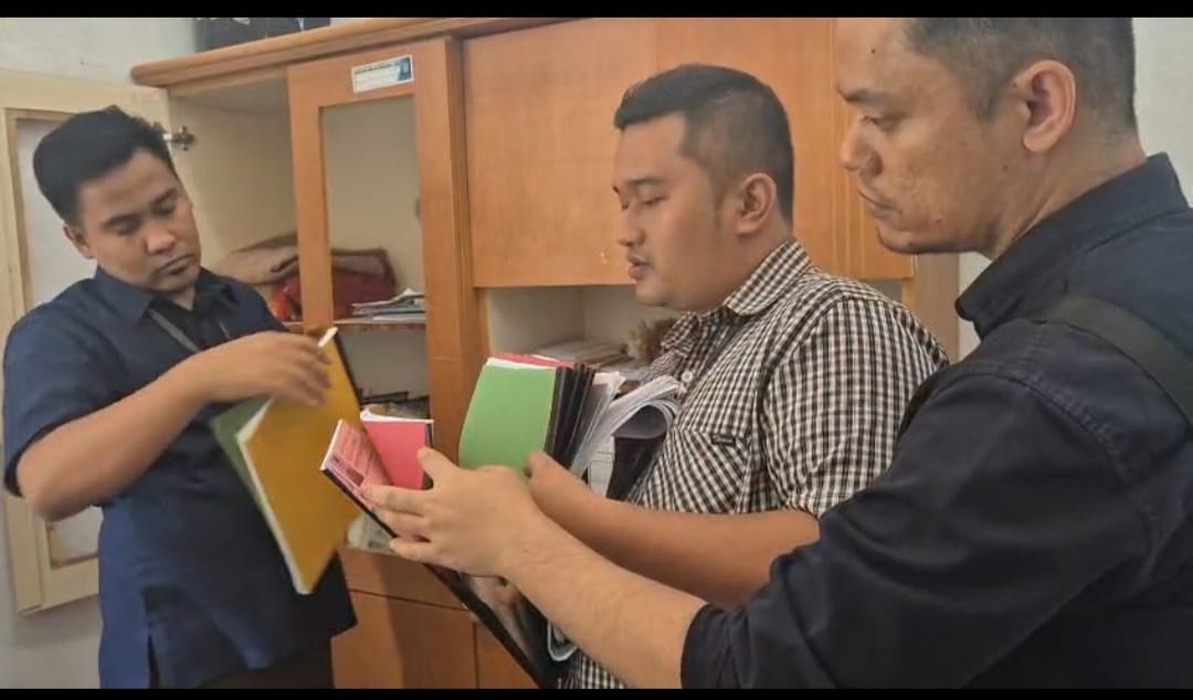 Kejari Madina Geledah Kantor Camat Pakantan dan Rumah Kades, Terkait Kasus Dugaan Korupsi Dana Desa