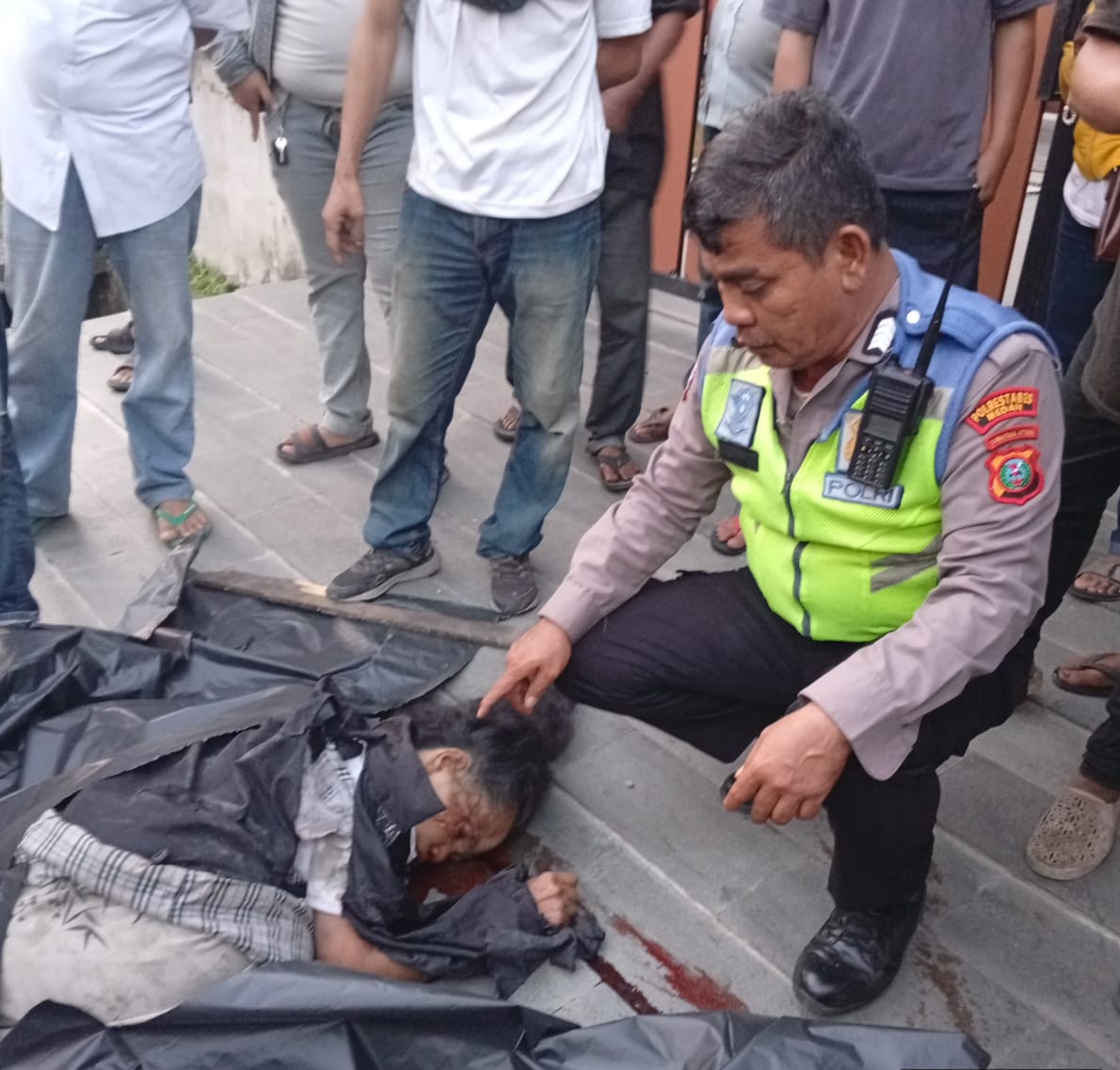 Mobil Lexus Tabrak Pebetor di Medan Timur, Satu Tewas