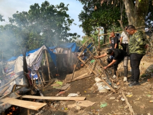 Polrestabes Medan Gerebek Dua Sarang Narkoba di Sunggal, Sejumlah Pengedar Diringkus dan Barak Dibakar
