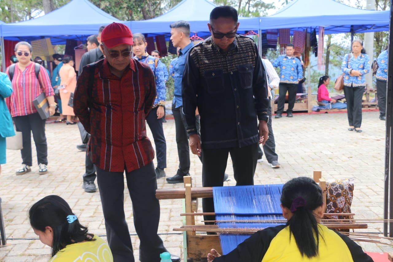 6.000 Penenun Taput Ikuti Workshop Branding Bersama Desainer Nasional