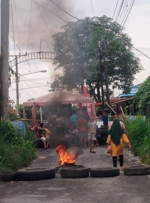 Hadang Eksekusi, Ratusan Warga Kembali Blokir Jalan Utama Tanah Garapan Desa Helvetia