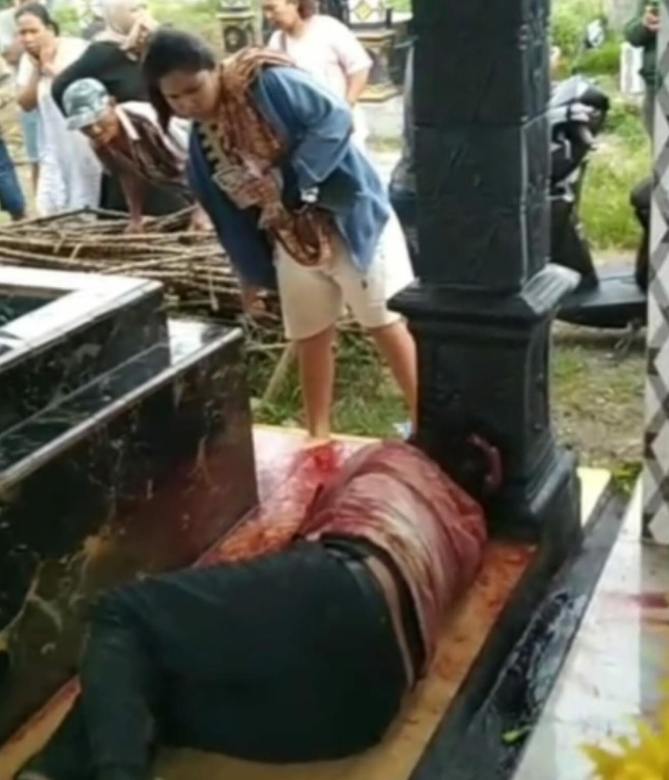 Seorang Pemuda Penuh Luka Ditemukan di Pekuburan Patumbak