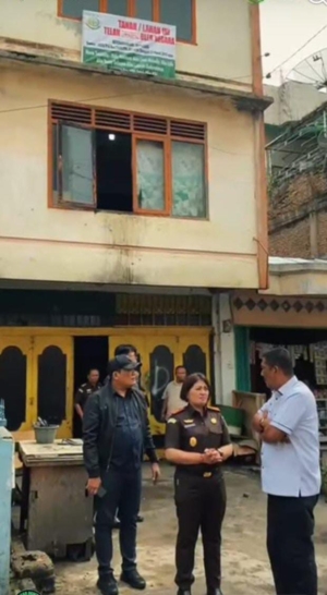Kejagung Eksekusi Lanjutan Barang Bukti Tindak Pidana Teroris Sebidang Tanah dan Bangunan di Kabanjahe