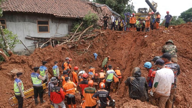 Longsor Cilacap, 18 Korban Tewas Ditemukan, 5 Masih Hilang
